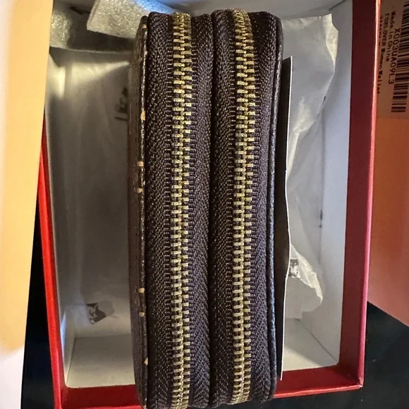 Black Star Pattern Wallet - Picture 3 of 3